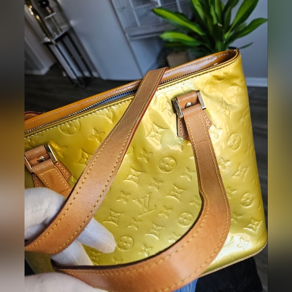 Authentic Louis vuitton Vernis tote bag - Picture 4 of 14